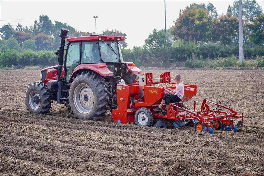 New One Row Potato Planting Machine Tractor Mounted with Durable Bearing Components