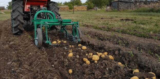 Customized Good Quality 4U-900 25-50hp 2-row One Row Potato Harvester for Sale