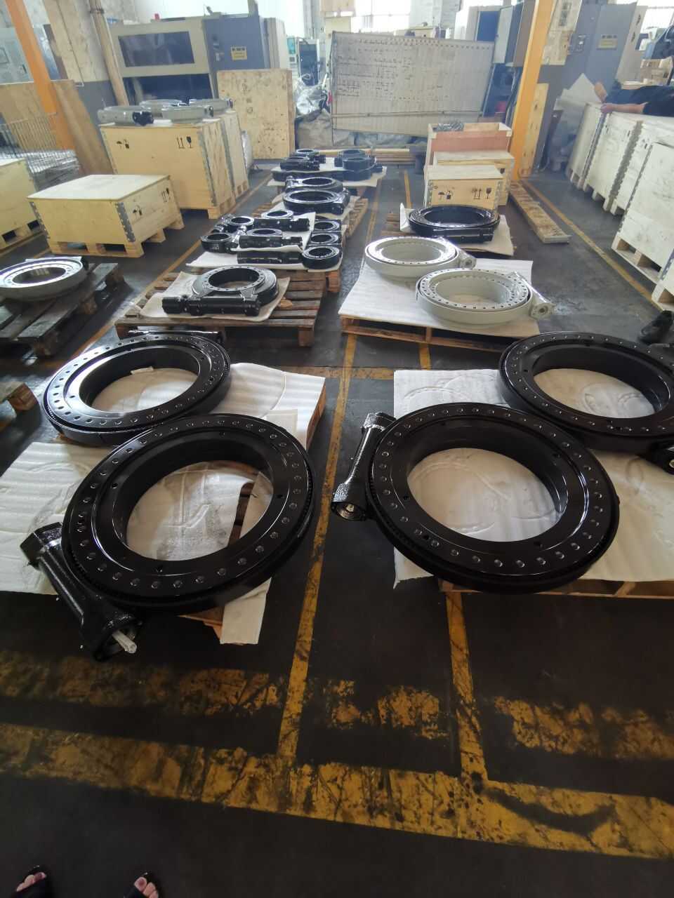 Hot Sell Large Size Excavator Slewing Bearing Crane Slewing Bearing Turntable Bearing 528*732*80mm